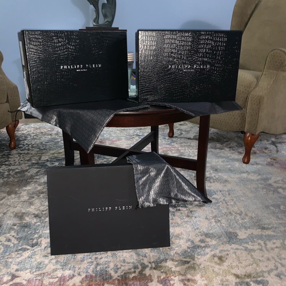 Philipp Plien boxes and dust bags